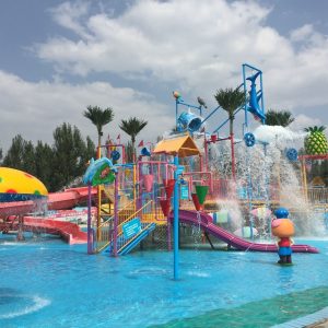 Maison aquatique de la forêt tropicale dans le parc aquatique